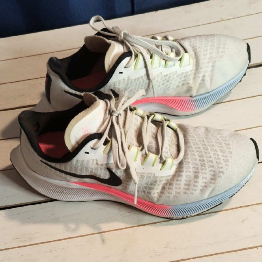 Nike Women's Athletic Shoes - White, Black, and Pink Gradient